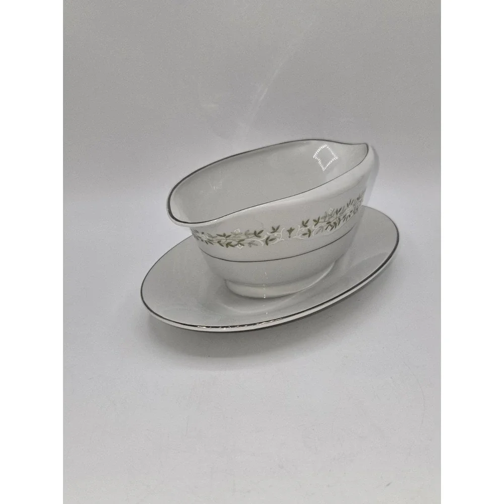 Berkeley House June Bride 6150 Gravy Boat With Underplate Fine China